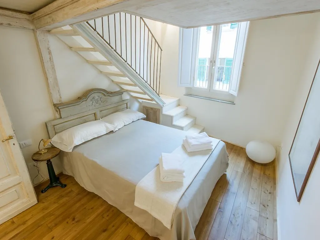 Navy Blue Sant'Ambrogio Hotel Florence Apartment